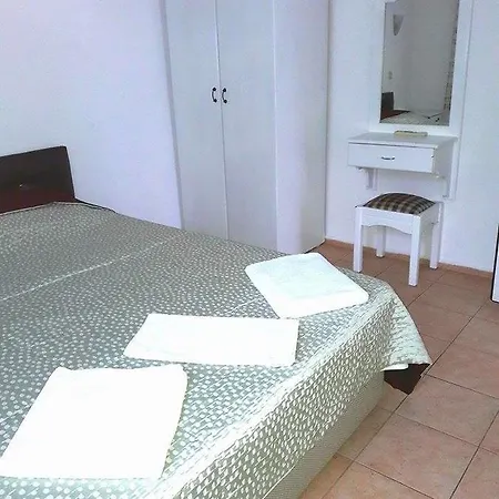 Aparthotel Almina