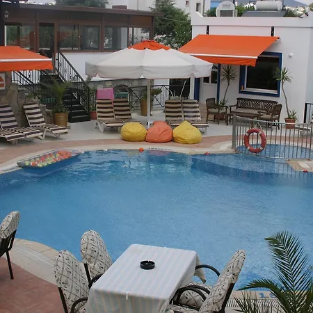 Aparthotel Almina 3*